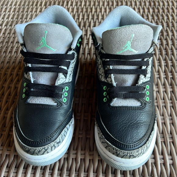 Kids Air Jordan 3 Retro Size 3.5Y Black/Green - Picture 3 of 9
